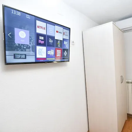 Studio Apartment Fazana 아파트 *